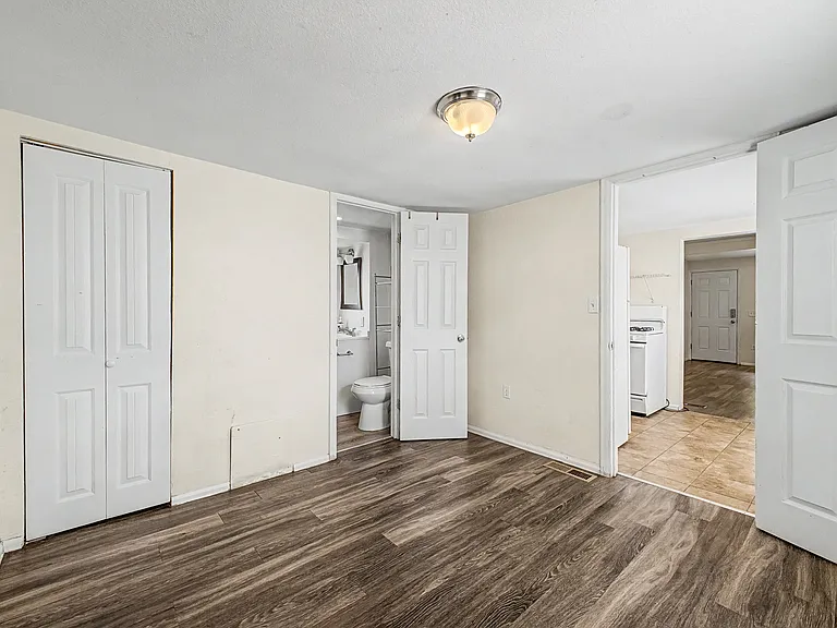 4731 N Vine St — Photo 8