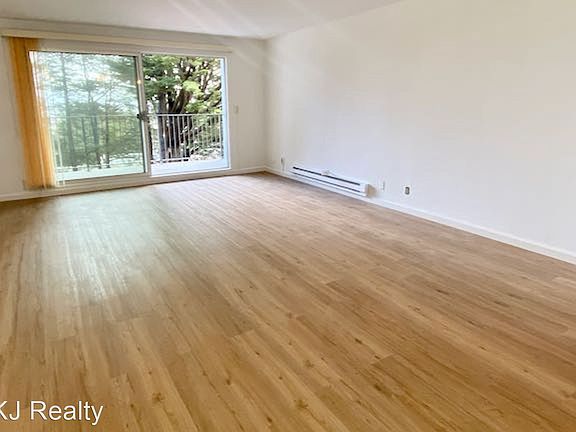 2nd image of 430 Burnett Ave #4