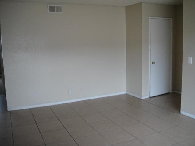 1st image of 868 E Main St