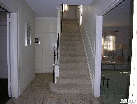 2nd image of 1073 Roselle Pl