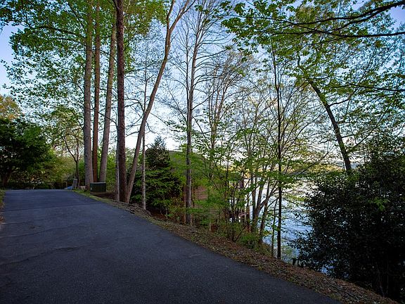 4th image of 10 Santeetlah Lakeside