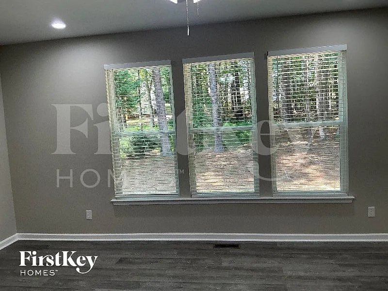 5 bed, 3.0 bath, 3420 sqft, $2,635 — Photo 3