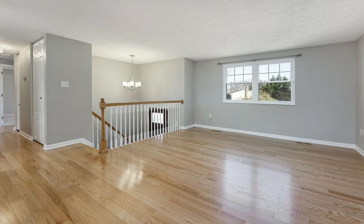16012 Normandy Ct — Photo 2