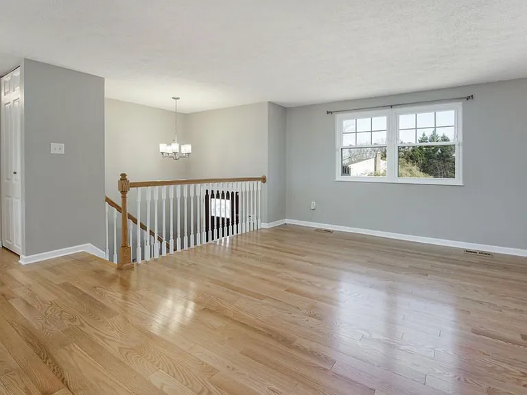 16012 Normandy Ct — Photo 2