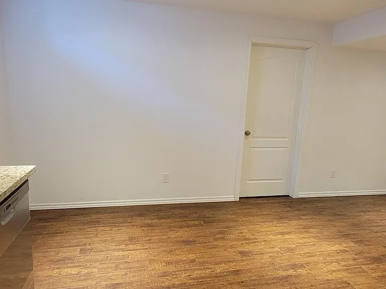 8 Vipond Way #1 — Photo 11