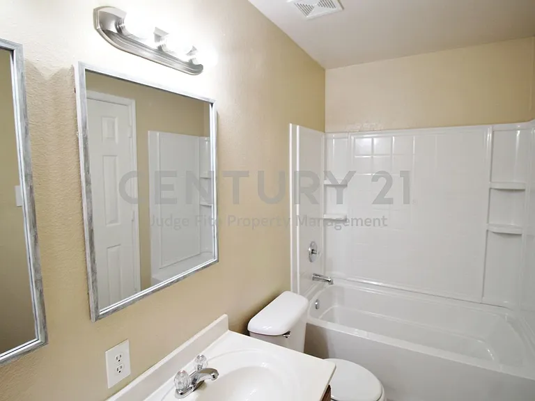 321 Briar Oaks Dr — Photo 11