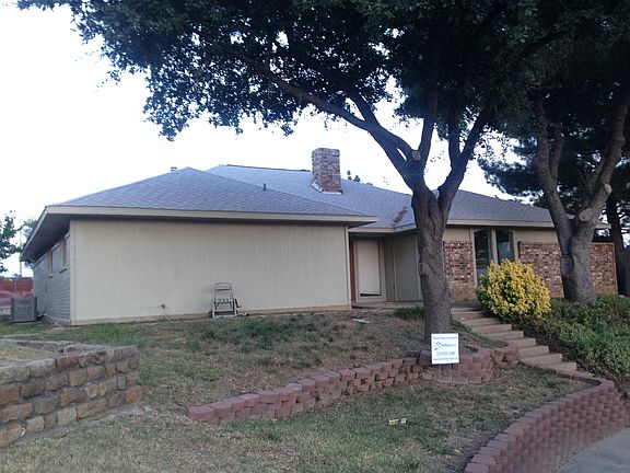 Beautiful home on top of the hill on a seculded cul-de-sac