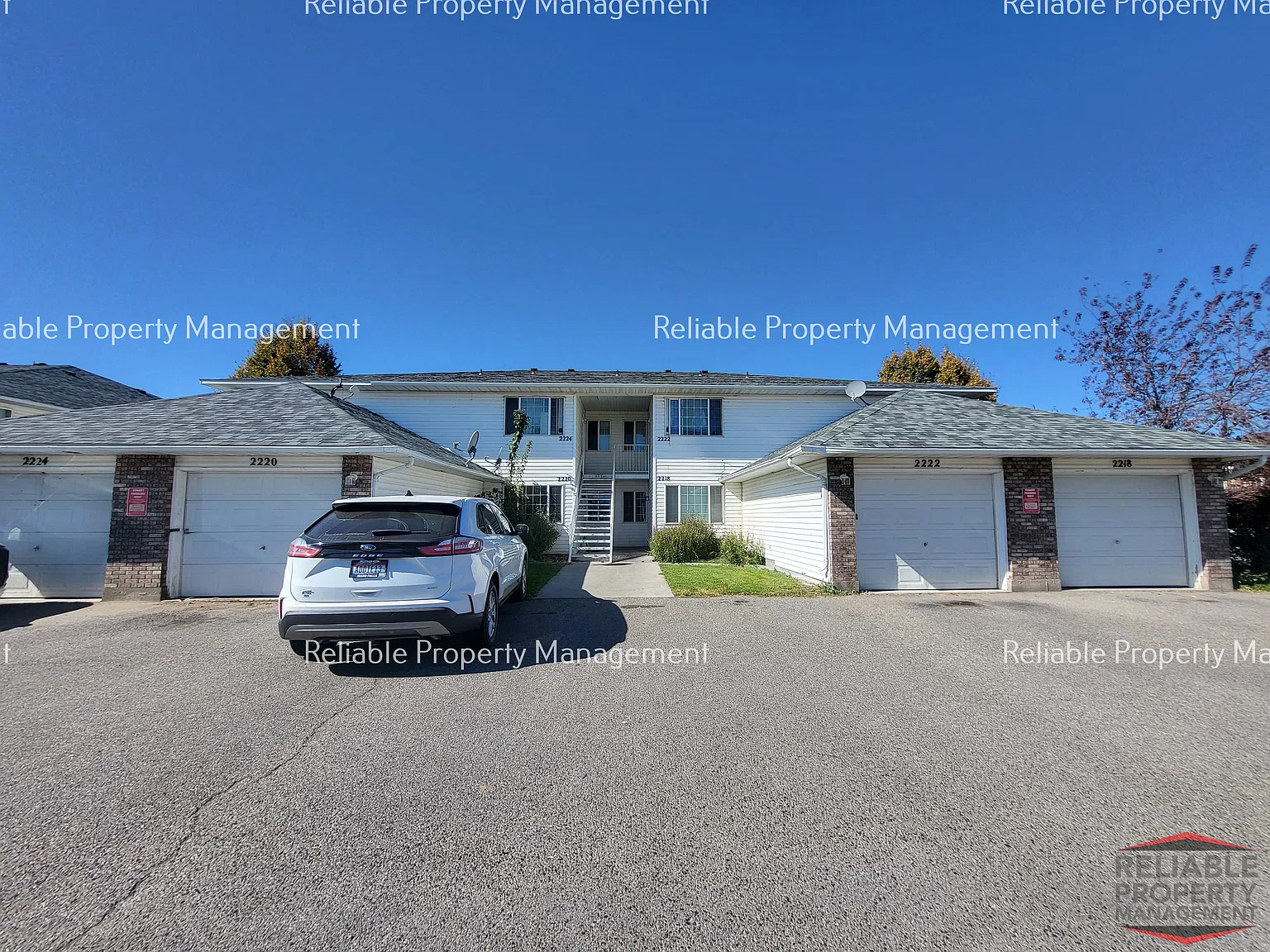3 bed, $1,295 — Photo 2