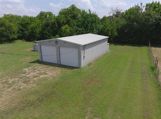 868 Cowboys Ln, Springtown, TX 76082