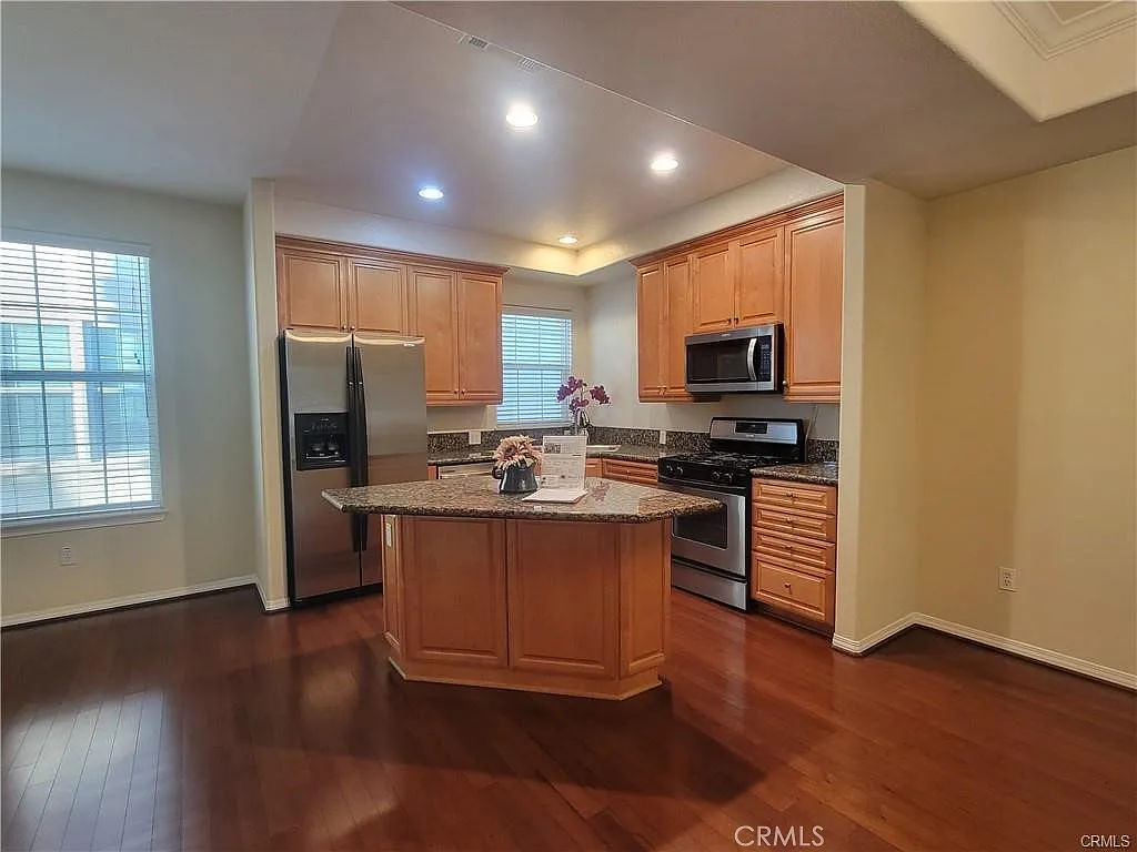 3 bed, 1456 sqft, $3,450 — Photo 3