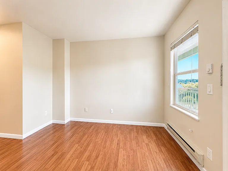 Davis Place Apartments — Photo 15