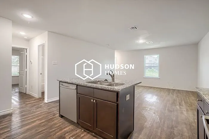 1727 E Cornell St — Photo 6