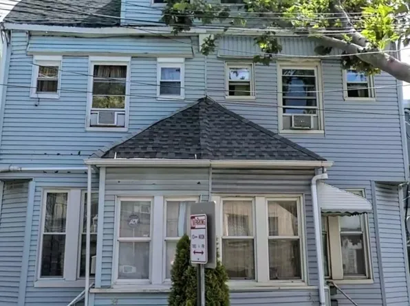 32 Storms Avenue image 1 of 11