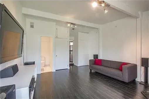2202 W 47th Ter — Photo 16