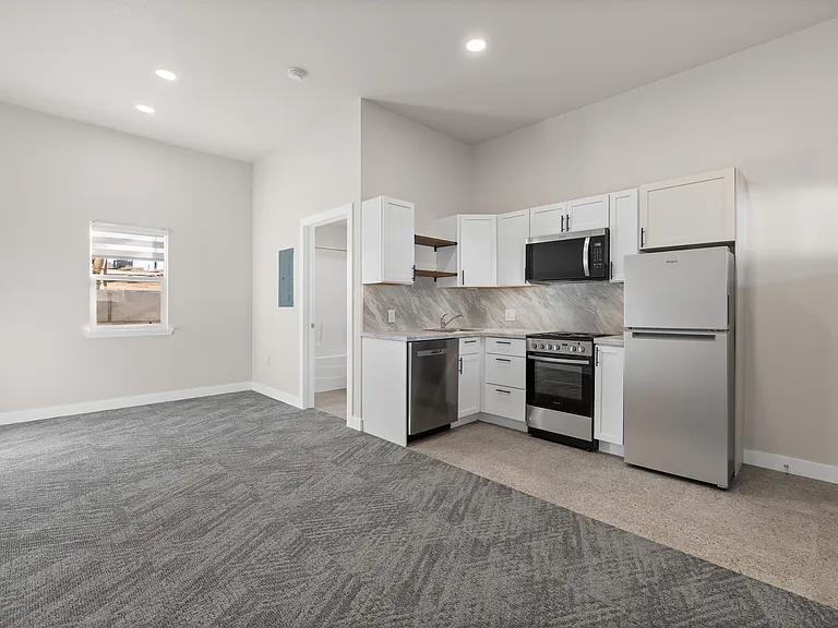 Ponderosa Apartments — Photo 9