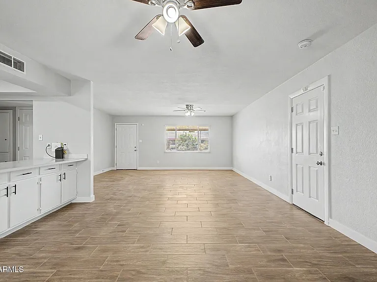 6536 W Turney Ave — Photo 10