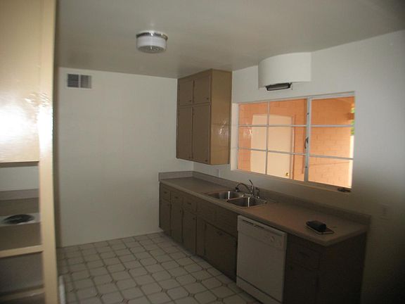 4th image of 52 S ASHLAND Street