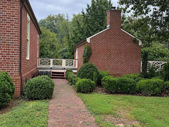 2nd image of 321 Dover Rd