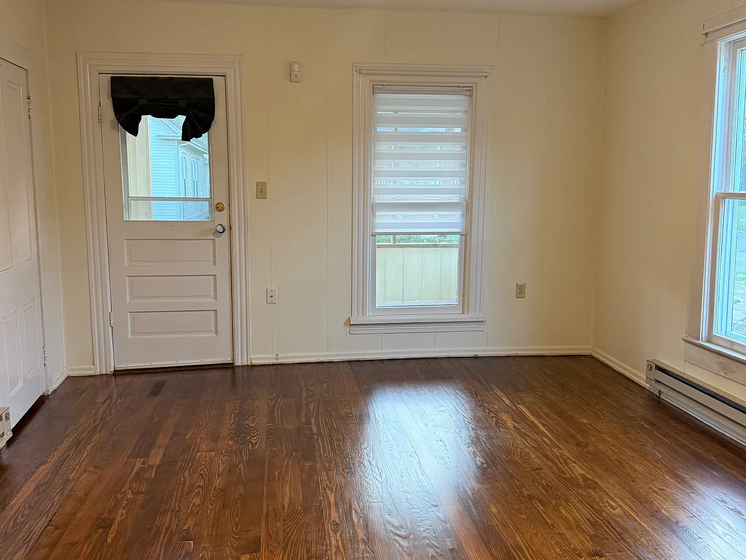 1 bed, 812 sqft, $1,350 — Photo 2