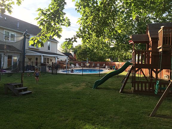 3rd image of 3001 Hornbeam Ct
