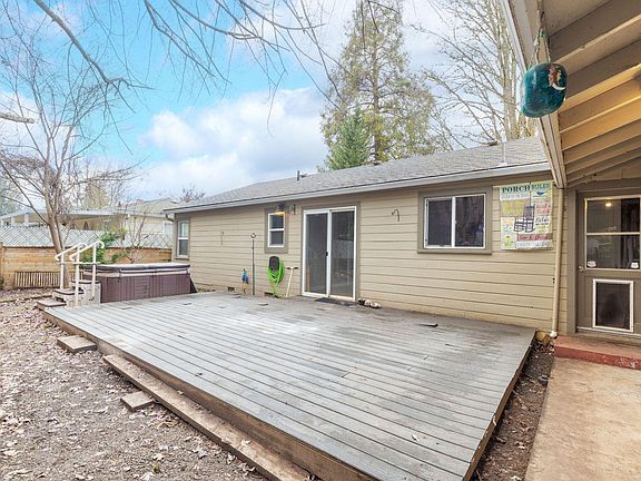 4th image of 1077 SE Ashley Pl