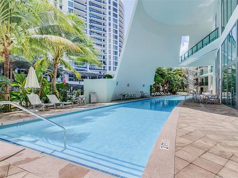 6000 Collins Ave #517 — Photo 31