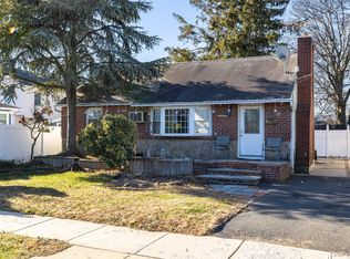 5 Gardner Avenue, Hicksville, NY 11801