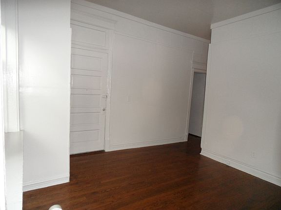 4th image of 1469 W Cuyler Ave #10C