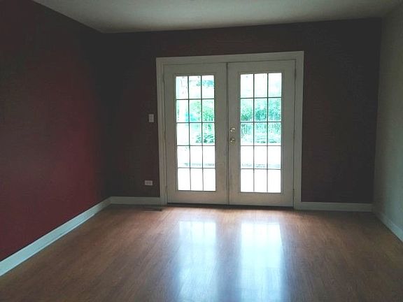 3rd image of 1109 Laurie Ln