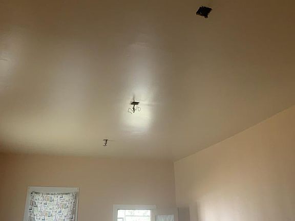 4th image of 1131 W Levee St
