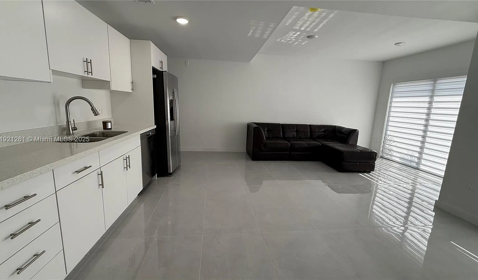 4 bed, 3.5 bath, 1398 sqft, $3,000 — Photo 3
