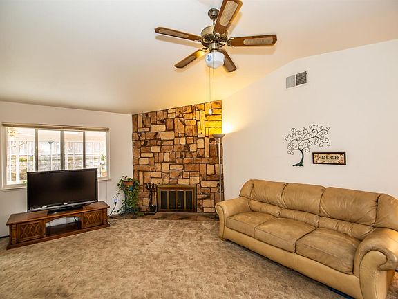 5th image of 120 Carney Cir