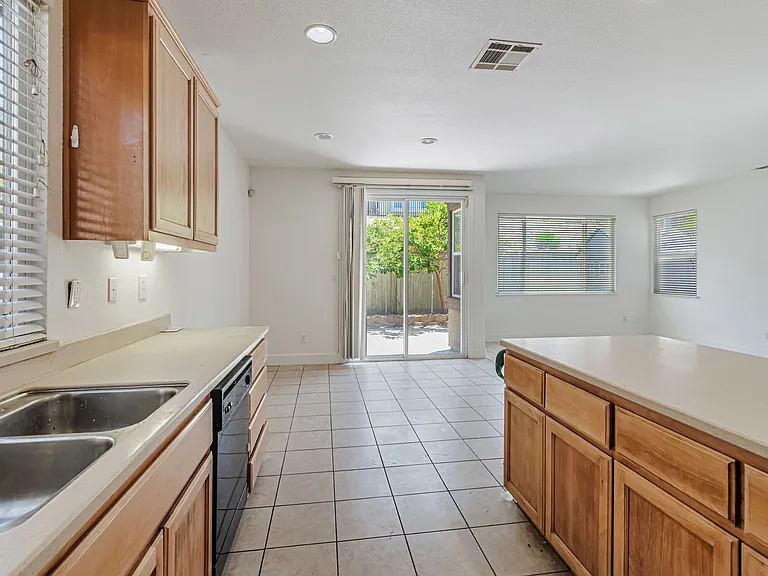 118 Copper Beech Gln — Photo 13
