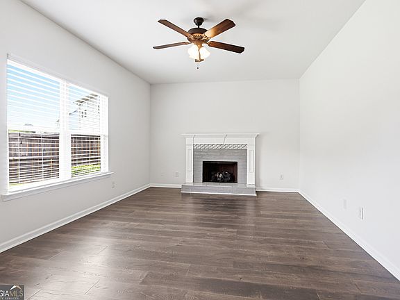 3rd image of 77 Hamil Ct NW