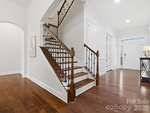 2nd image of 1012 Lydgate Dr