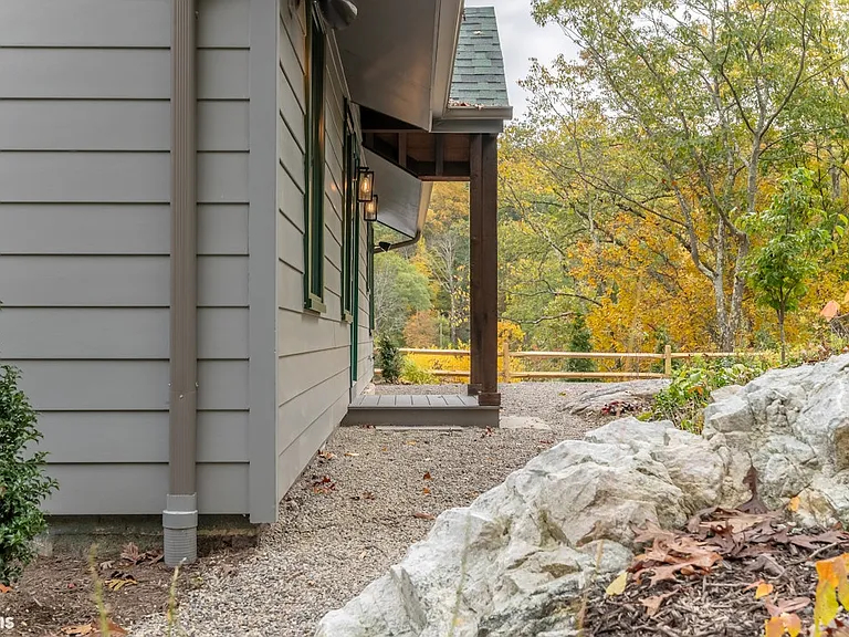 232 W Shore Dr — Photo 6