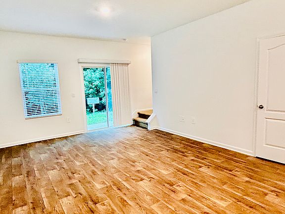 Living room - View from entrance