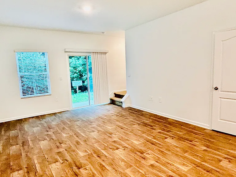 Living room - View from entrance