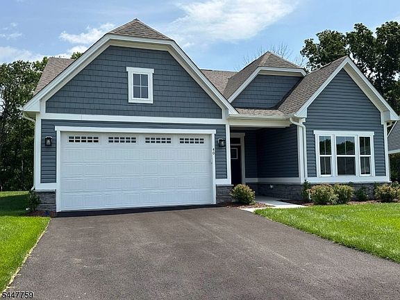 3rd image of 40 Thomas Knoll Blvd