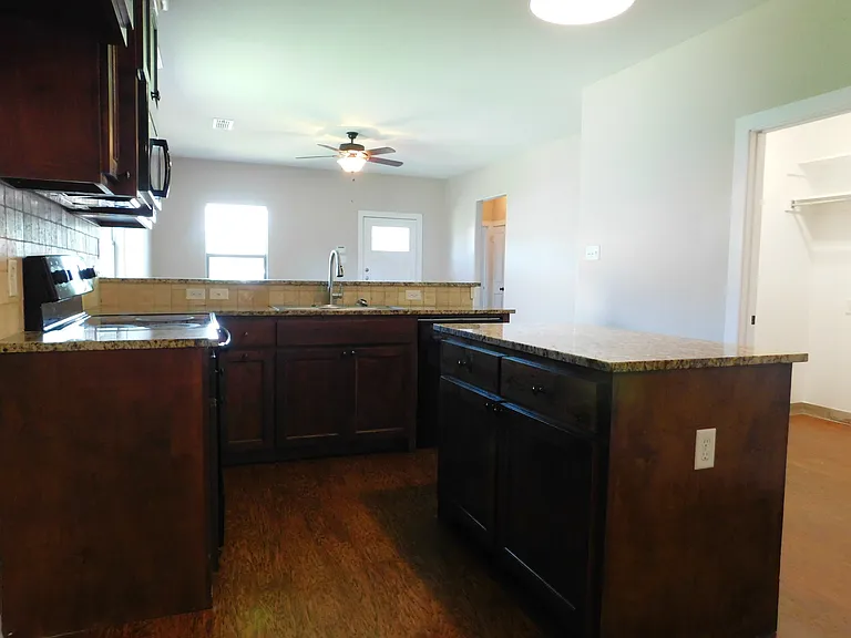 673 Copenhavr St — Photo 8
