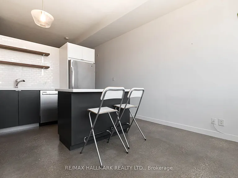 549 King St E #306 — Photo 6