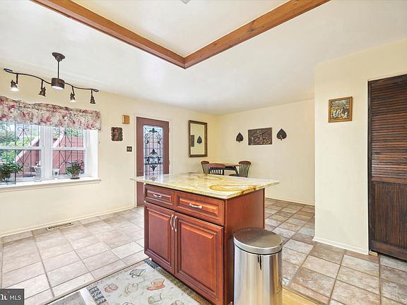 3rd image of 383 E Gorgas Ln