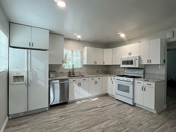 4th image of 25240 Everett Dr
