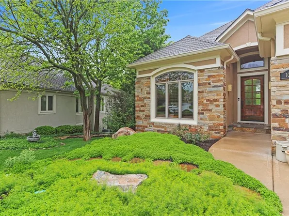 10208 S Shadow Cir, Olathe, KS 66061