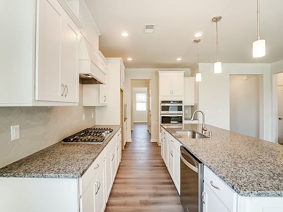 Photo representation of the Crosby plan. Colors, finishes and options will vary.