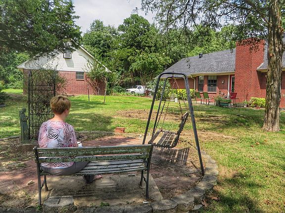 4th image of 80 Becky Blvd
