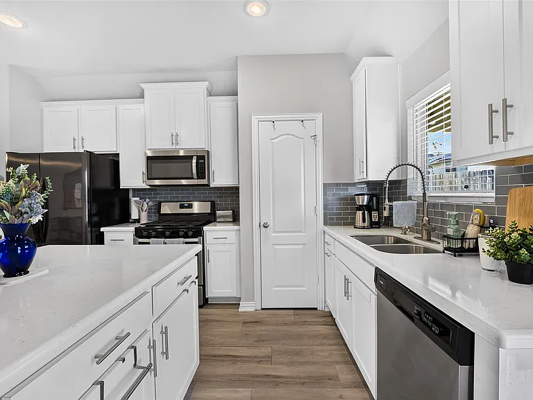 12823 Silverbank Run Dr — Photo 10