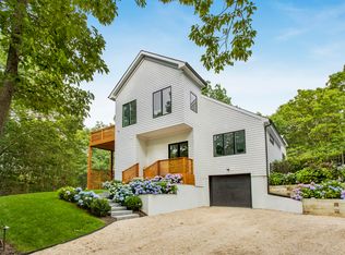 16 Breezy Dr, Sag Harbor, NY 11963