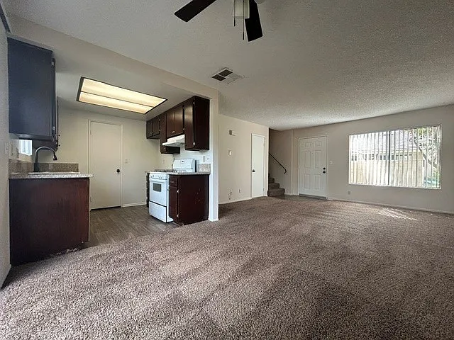3 bed, 1.5 bath, 1100 sqft, $2,500 — Photo 2