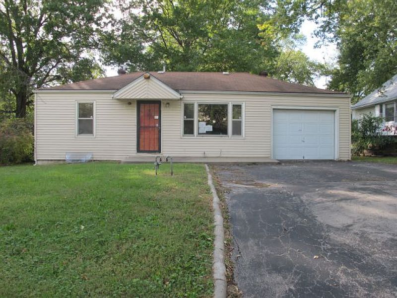 1st image of 724 S 72nd St